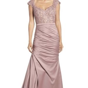 La Femme NWT Cocoa Twist Lace Formal Gown
